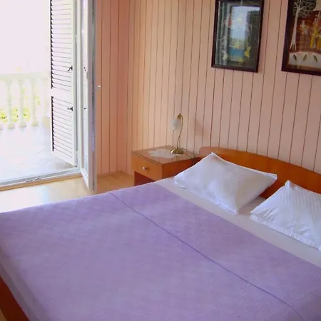 Apartman 3545-3 For 2 + 2 Pers. In Biograd na Moru