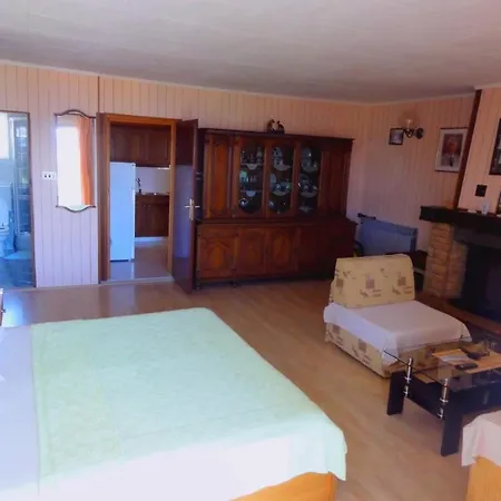 Apartman 3545-3 For 2 + 2 Pers. In