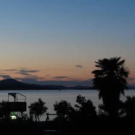 Apartman 3545-3 For 2 + 2 Pers. In Biograd na Moru